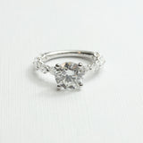 Anillo Pavé de Diamantes Ovales con Diamante Round 2ct