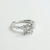 Anillo Pavé de Diamantes Ovales con Diamante Round 2ct