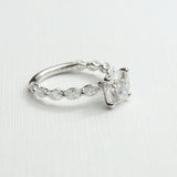 Anillo Pavé de Diamantes Ovales con Diamante Round 2ct