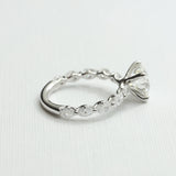 Anillo Pavé de Diamantes Ovales con Diamante Round 2ct
