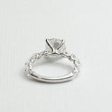 Anillo Pavé de Diamantes Ovales con Diamante Round 2ct