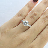 Anillo Pavé de Diamantes Ovales con Diamante Round 2ct