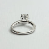 Anillo Pavé de Rounds con Diamante Round 2.00ct