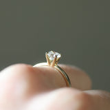 Anillo solitario redondo