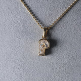 Dije de diamante letra "P" en Oro Amarillo 18k
