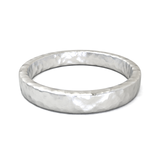 Argolla Plana Hammered Oro Blanco