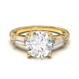 Anillo Tresillo Redondo con Baguettes Laterales Oro Amarillo