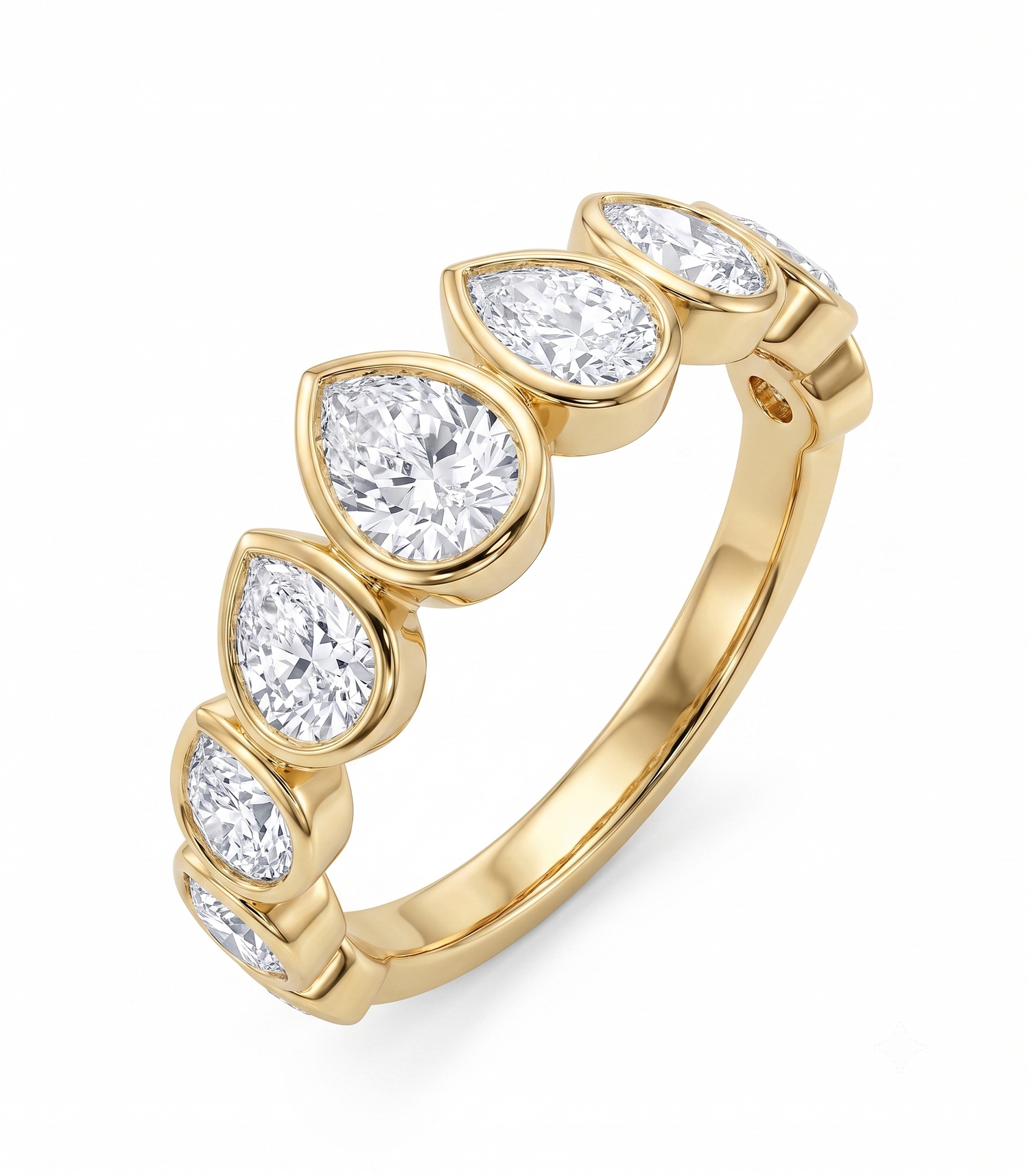 Anillo de diamantes en corte pera a bisel