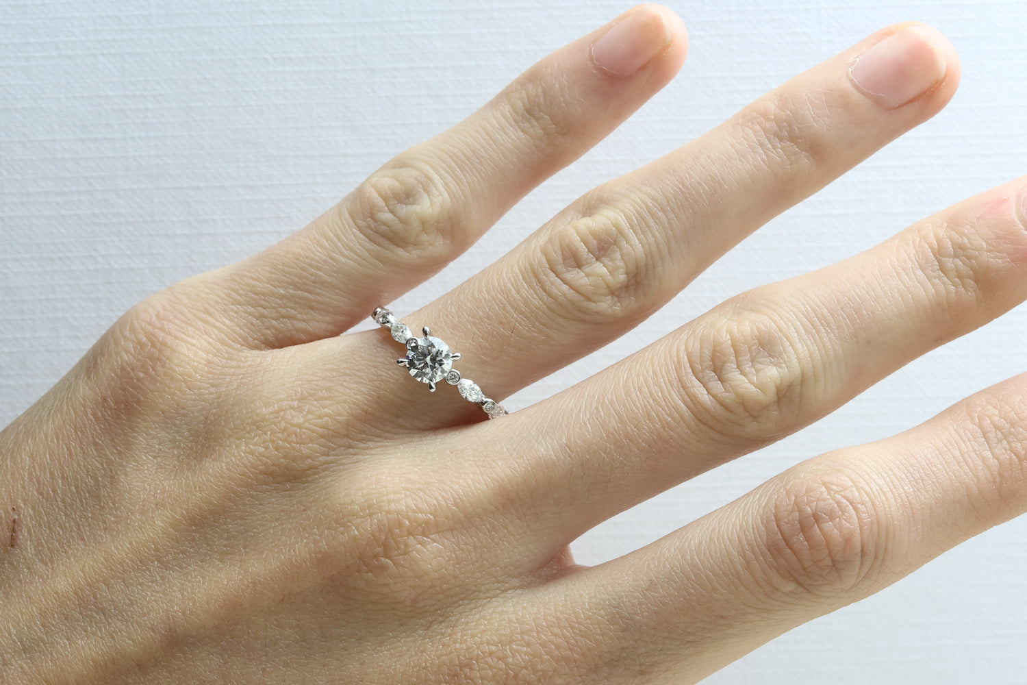 Anillo Pavé de Marquise Con Diamante Round 1.37ct