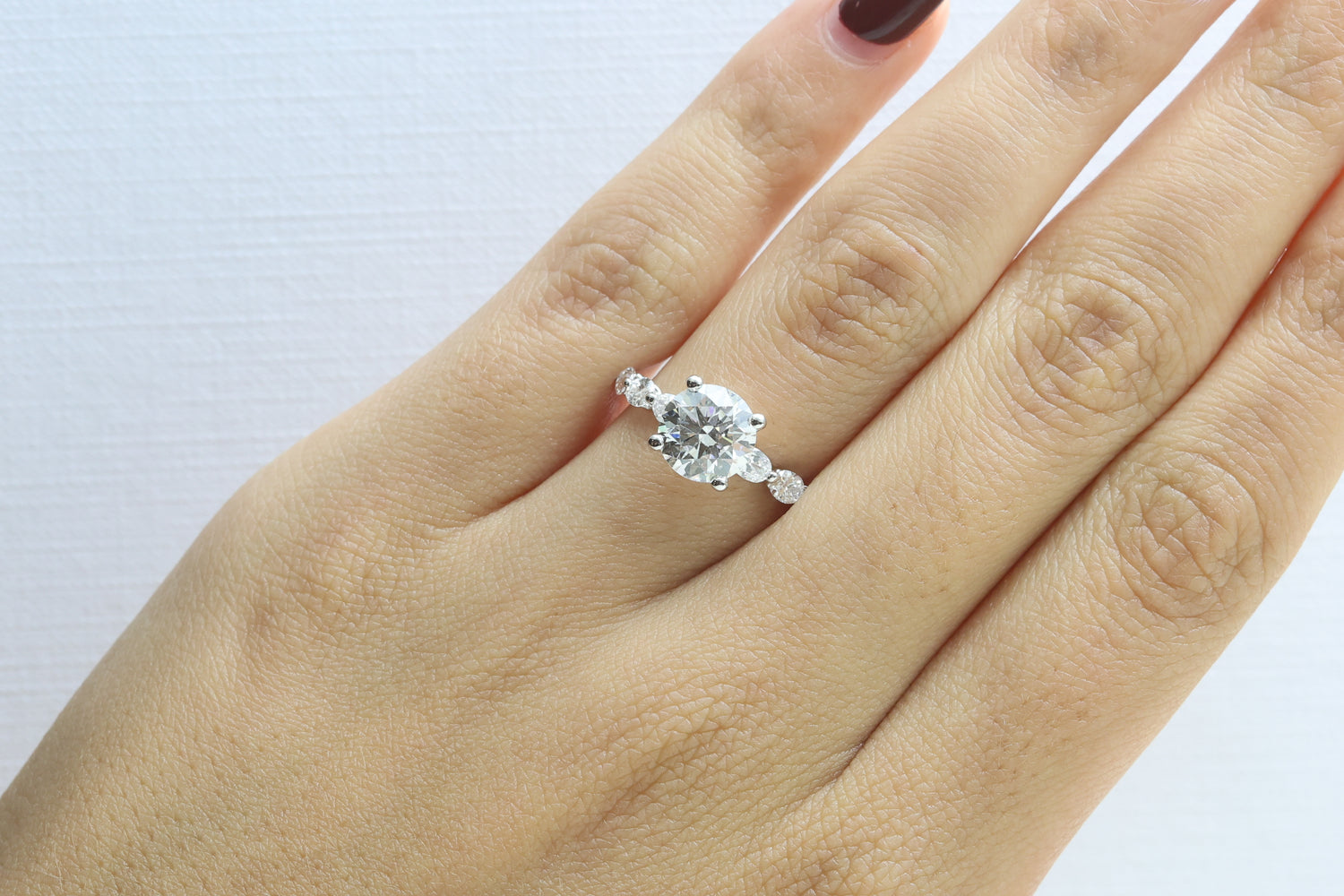 Anillo Pavé de Diamantes Ovales con Diamante Round 2ct