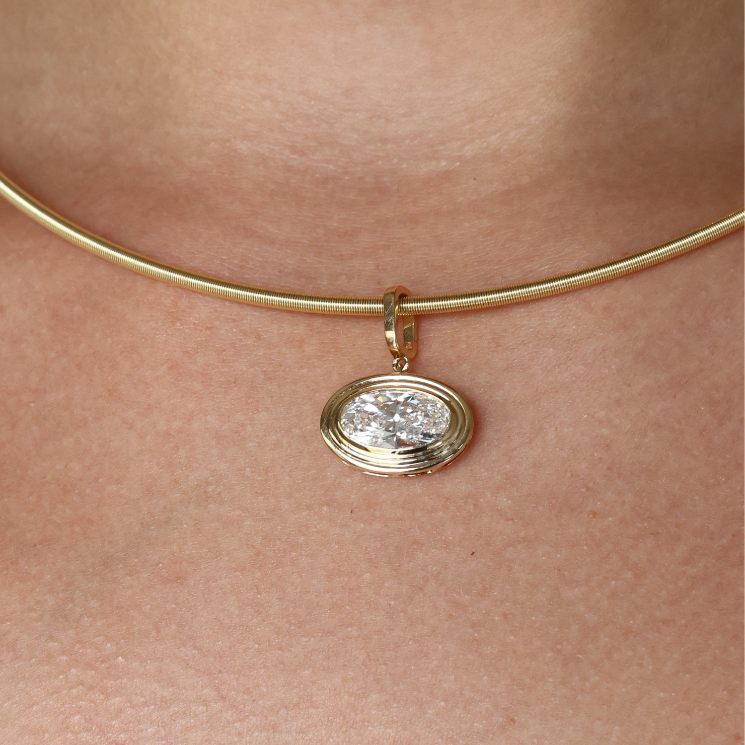 Tri Bezel Moval Charm