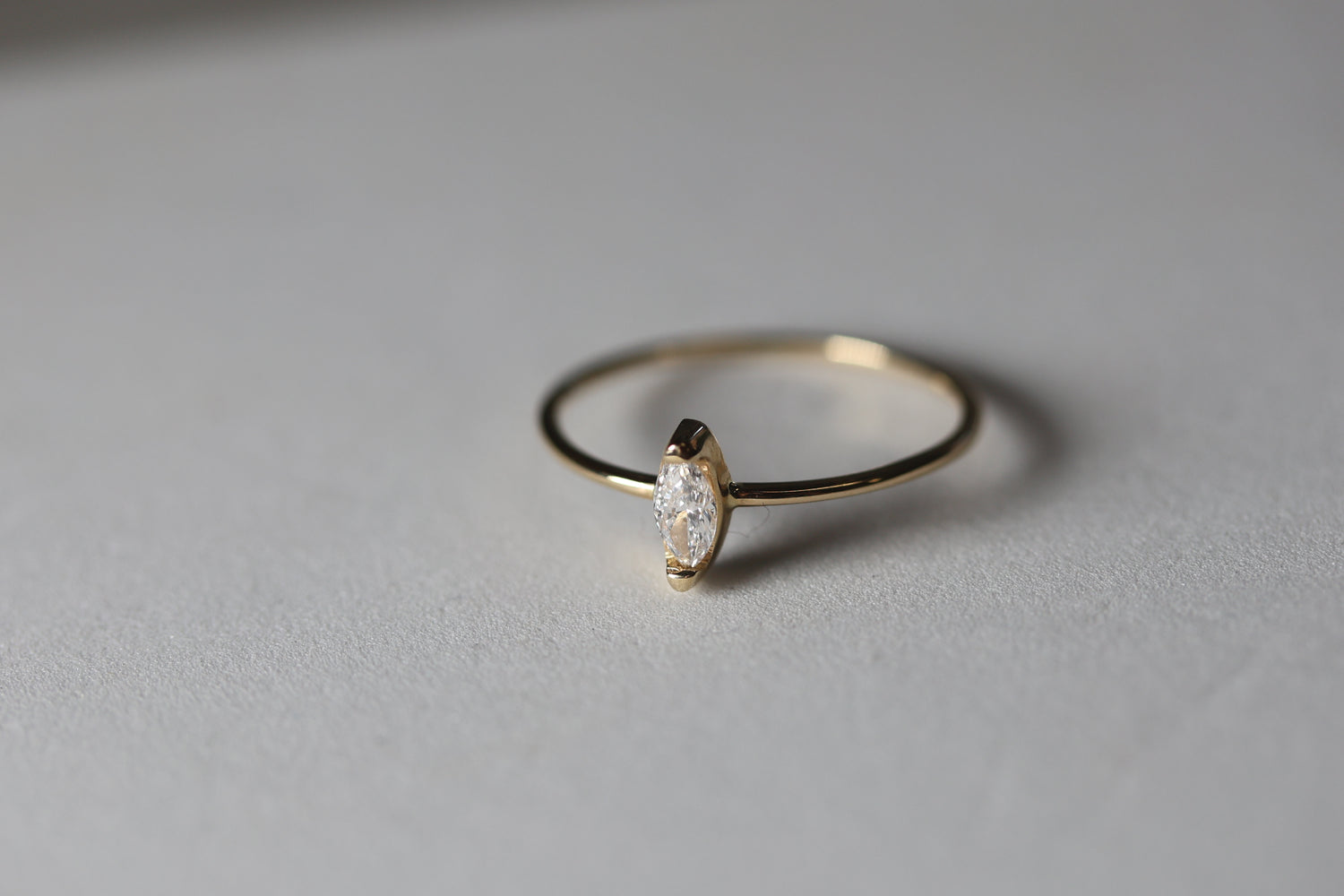 Anillo solitario marquise