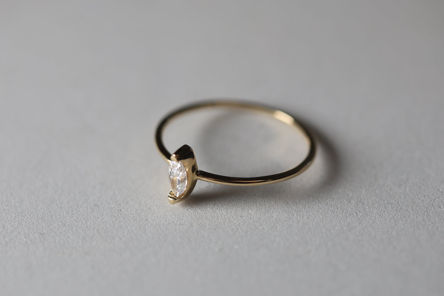 Anillo solitario marquise