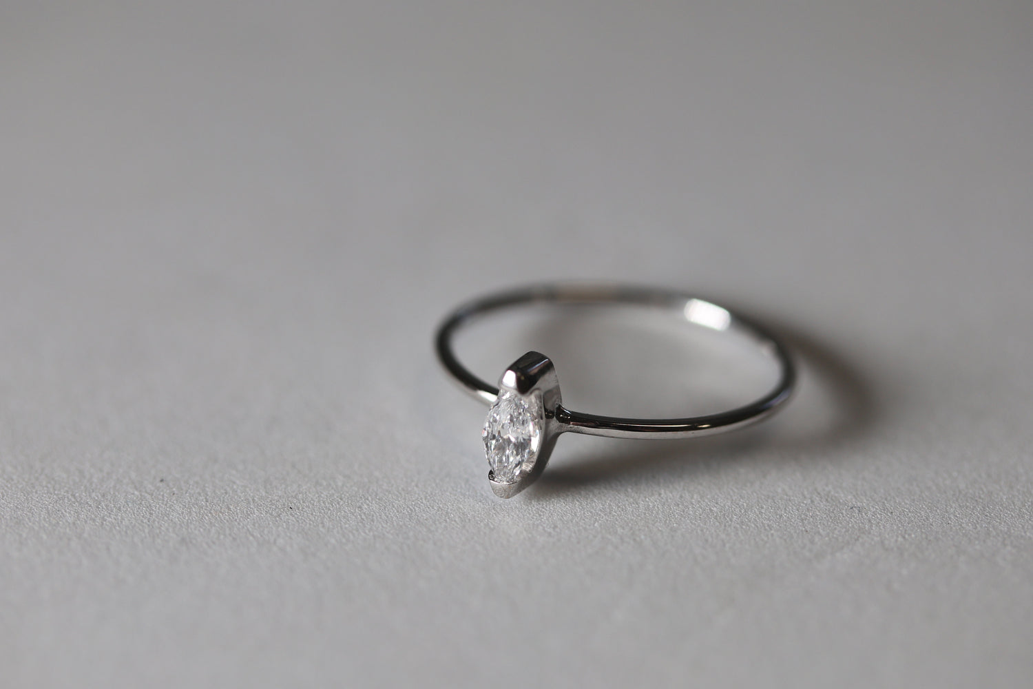 Anillo solitario marquise