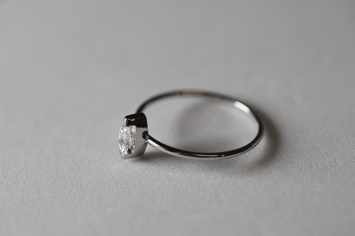 Anillo solitario marquise
