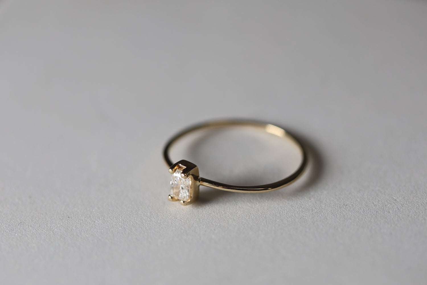 Anillo solitario radiant