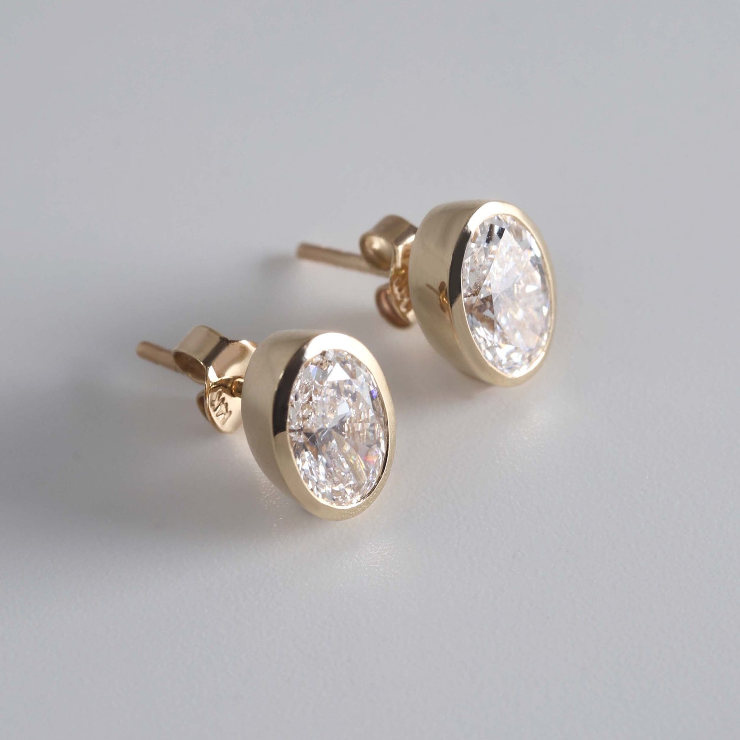 Lab Grown Diamond Studs Biselados Oval 2.00 ct