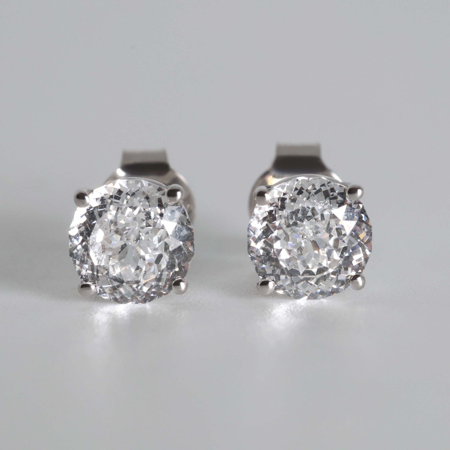 Studs Round Portugues 2.00