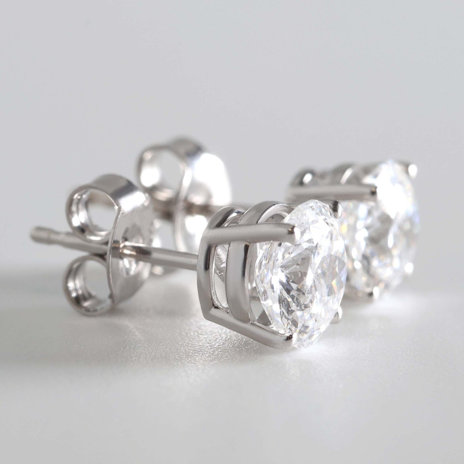 Studs Round Portugues 2.00