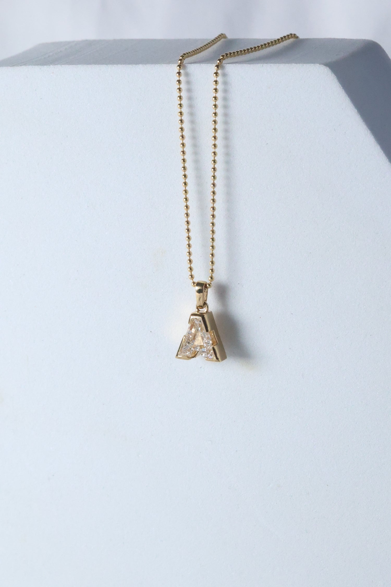 Dije de diamante letra "A" en Oro Amarillo 18k
