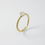 Twisted ring with flower