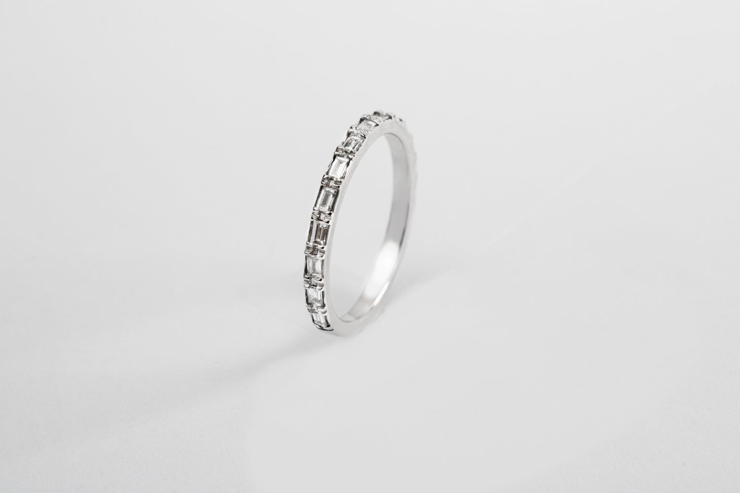 Infinite churumbela with baguette-type diamonds