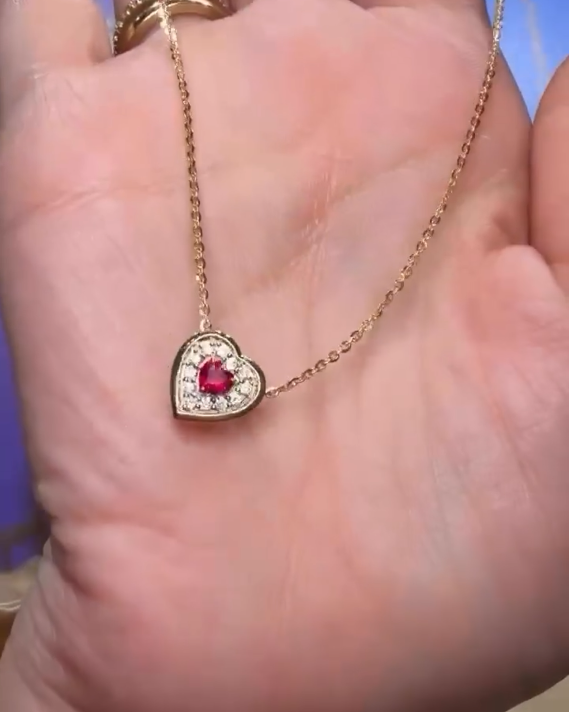 Dije rubí heart con halo
