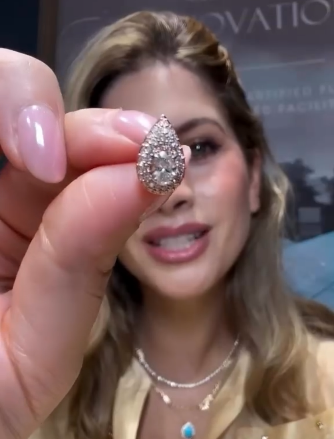 Studs oval pear halo