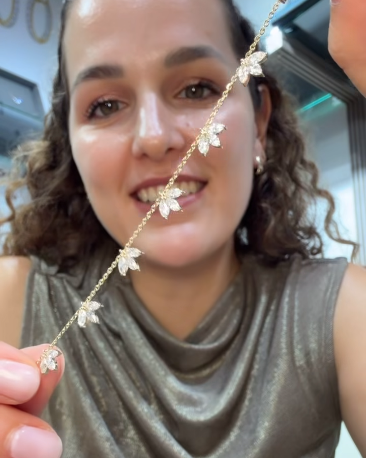 Leaf drop necklace