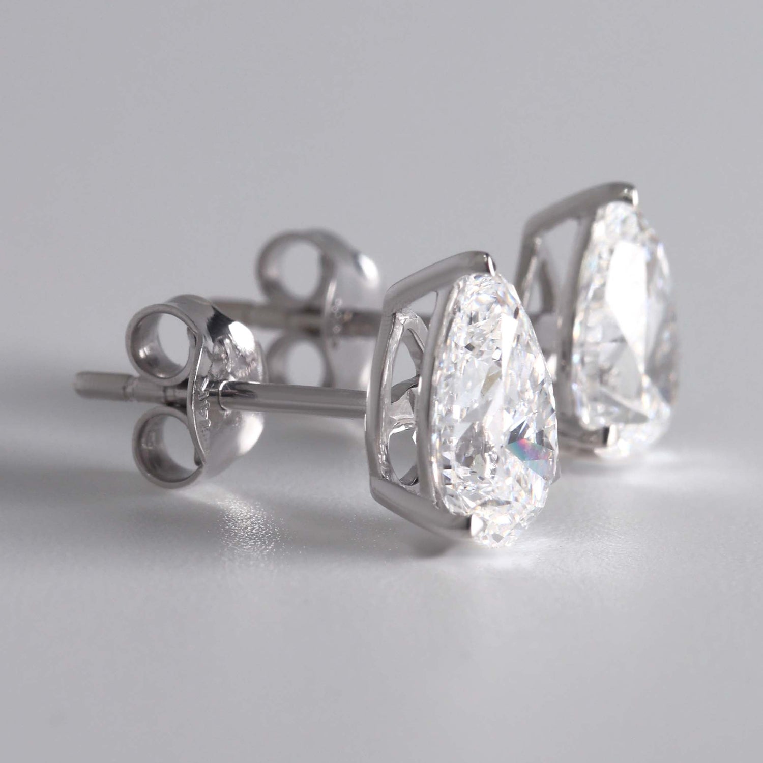 Lab Grown Diamond Studs Pera 1.00 ct