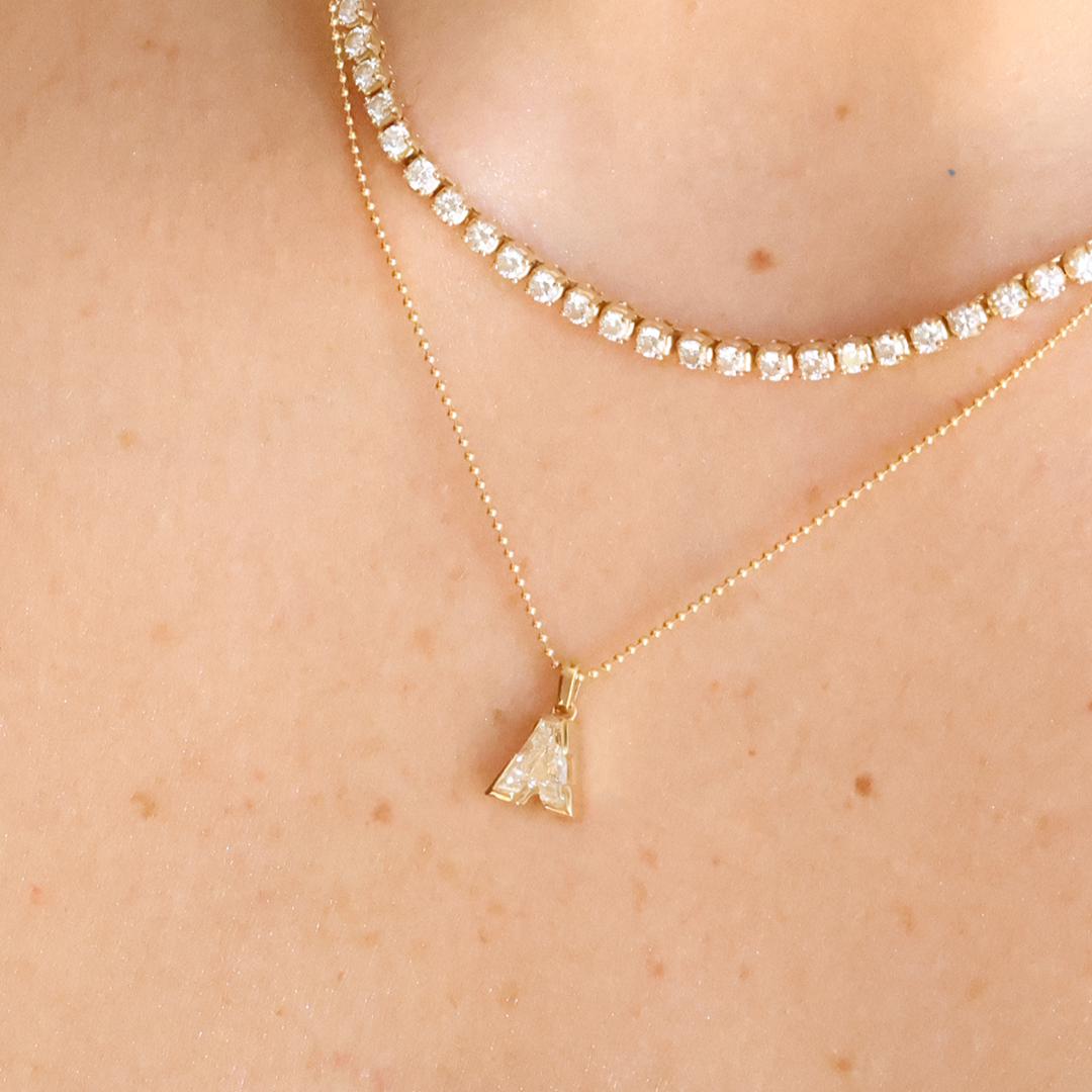 Dije de diamante letra "A" en Oro Amarillo 18k