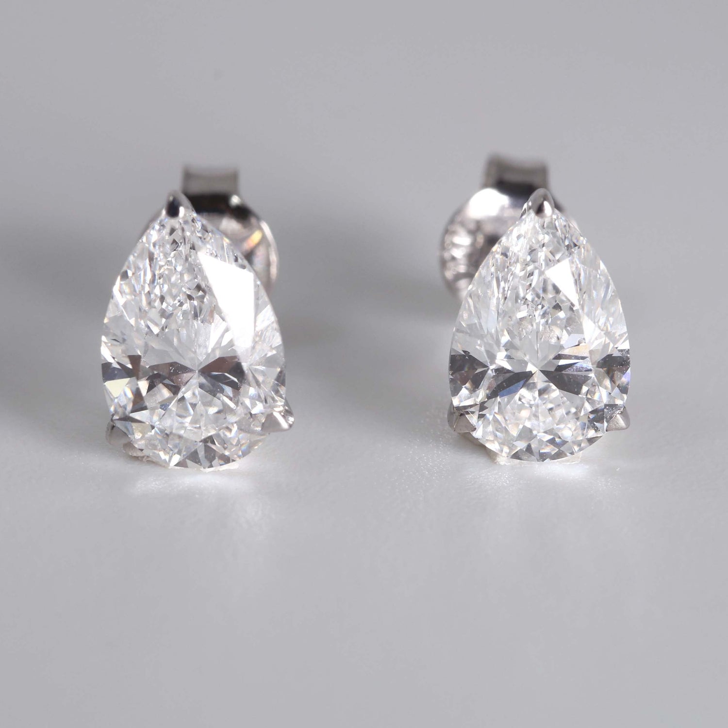 Lab Grown Diamond Studs Pera 1.00 ct