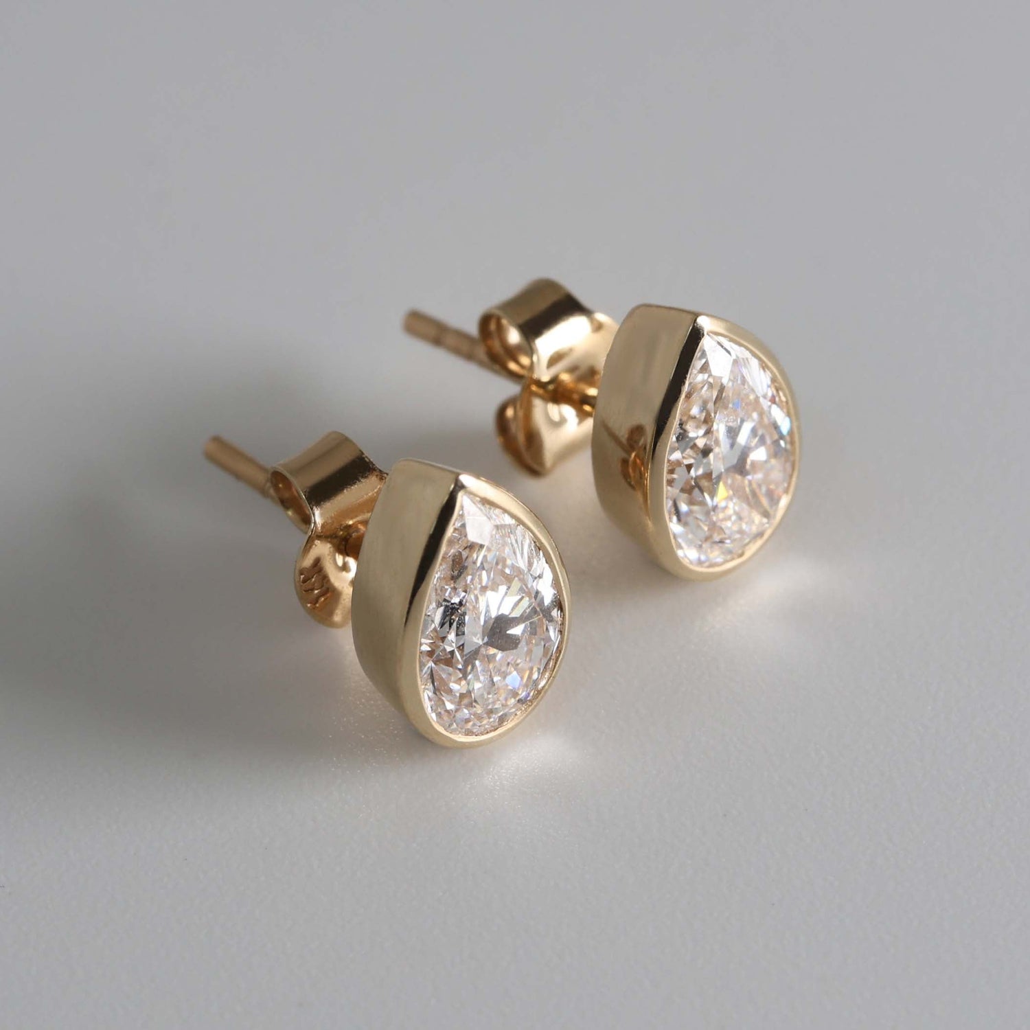 Lab Grown Diamond Studs Biselados Pera 2.00 ct