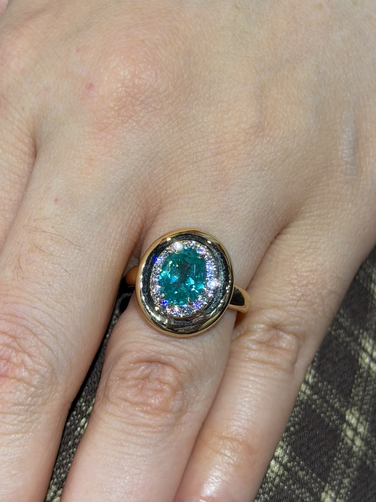 Anillo Paraiba con Diamantes Lab Grown