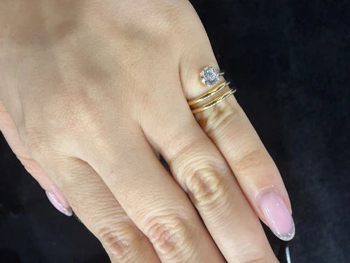 Pinky Ring Diamante Redondo Espiral